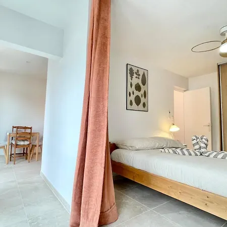Apartamento Cozy 1-bedroom - Parking - 4 People - 3 Minutes To Point Zéro
