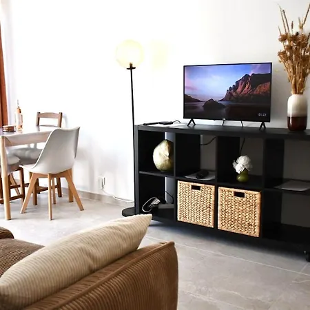Apartamento Cozy 1-bedroom - Parking - 4 People - 3 Minutes To Point Zéro
