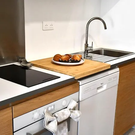 Cozy 1-bedroom - Parking - 4 People - 3 Minutes To Point Zéro Apartamento *